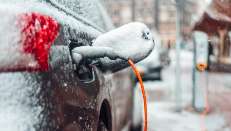 Consigli per affrontate l'inverno al volante di un'auto elettrica